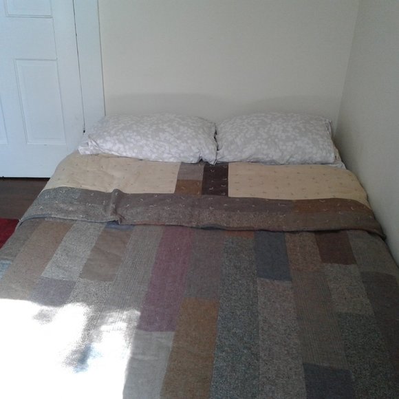 Hand Crafted Reversable Wool Blend & Flannel Farm House, Queen size, Quilt - Picture 7 of 16